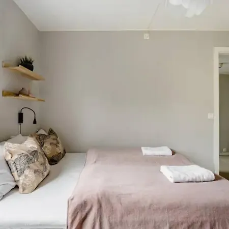Central 2br Apt By The River Apartment
