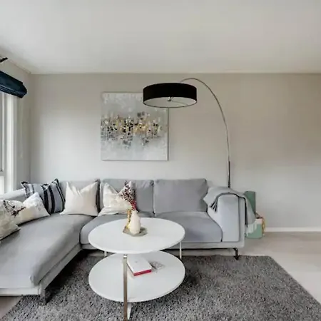 Central 2br Apt By The River *